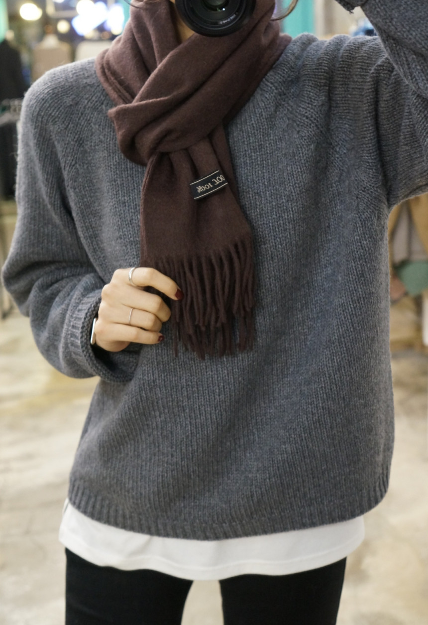 Plain wool muffler Trend styling Neat modern sensi