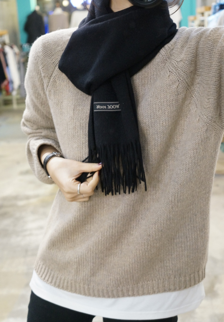 Plain wool muffler Trend styling Neat modern sensi