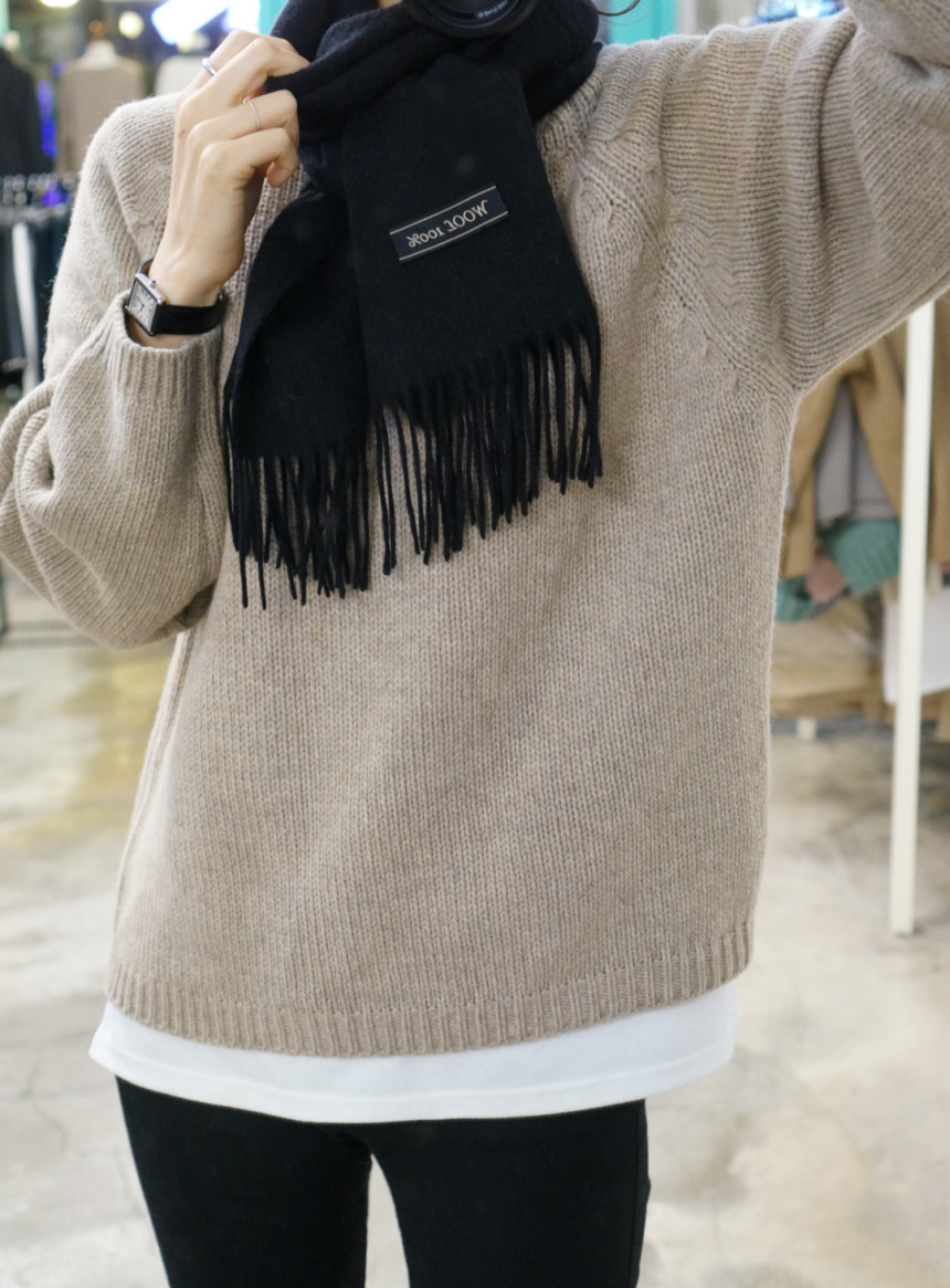 Plain wool muffler Trend styling Neat modern sensi