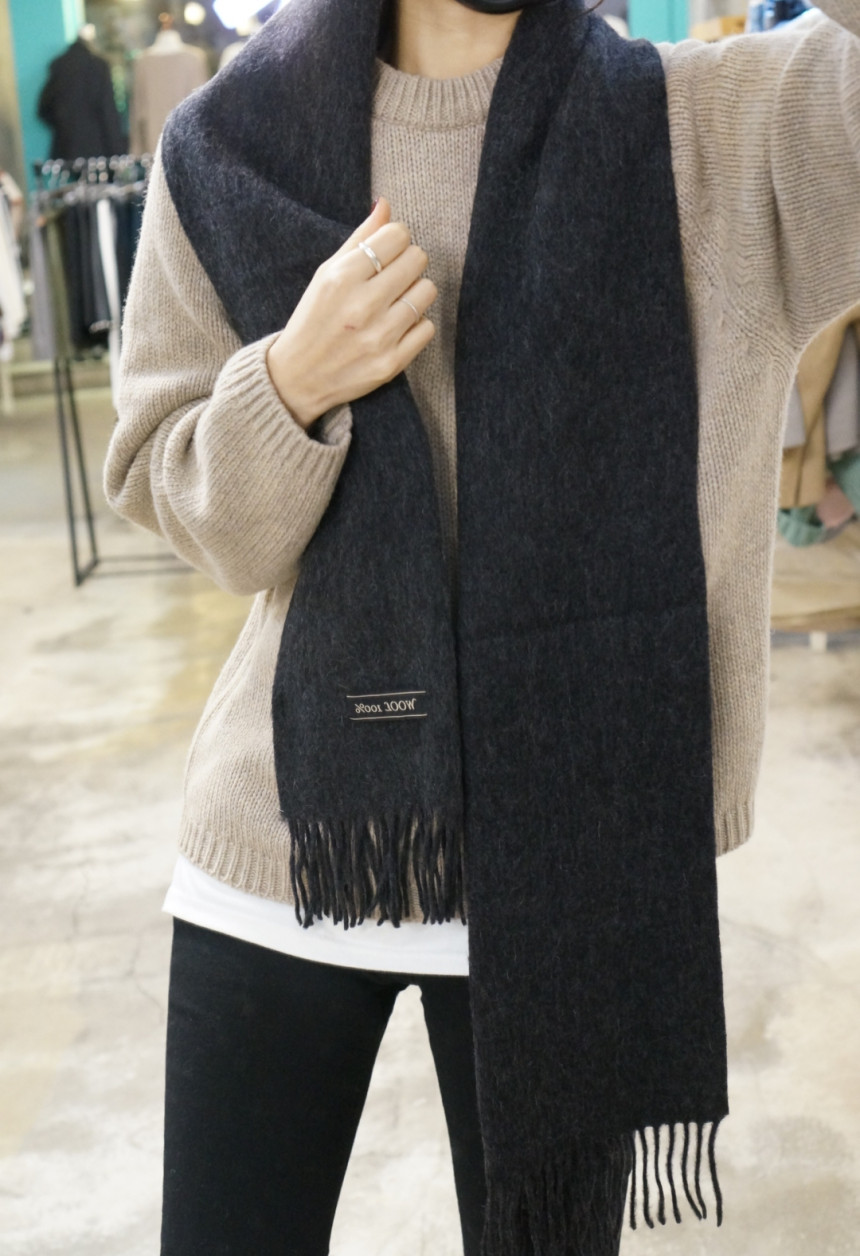 Plain wool muffler Trend styling Neat modern sensi
