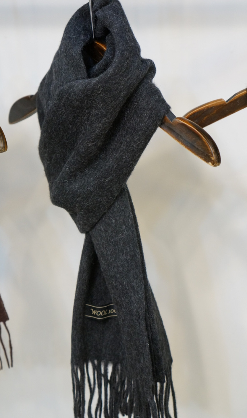 Plain wool muffler Trend styling Neat modern sensi