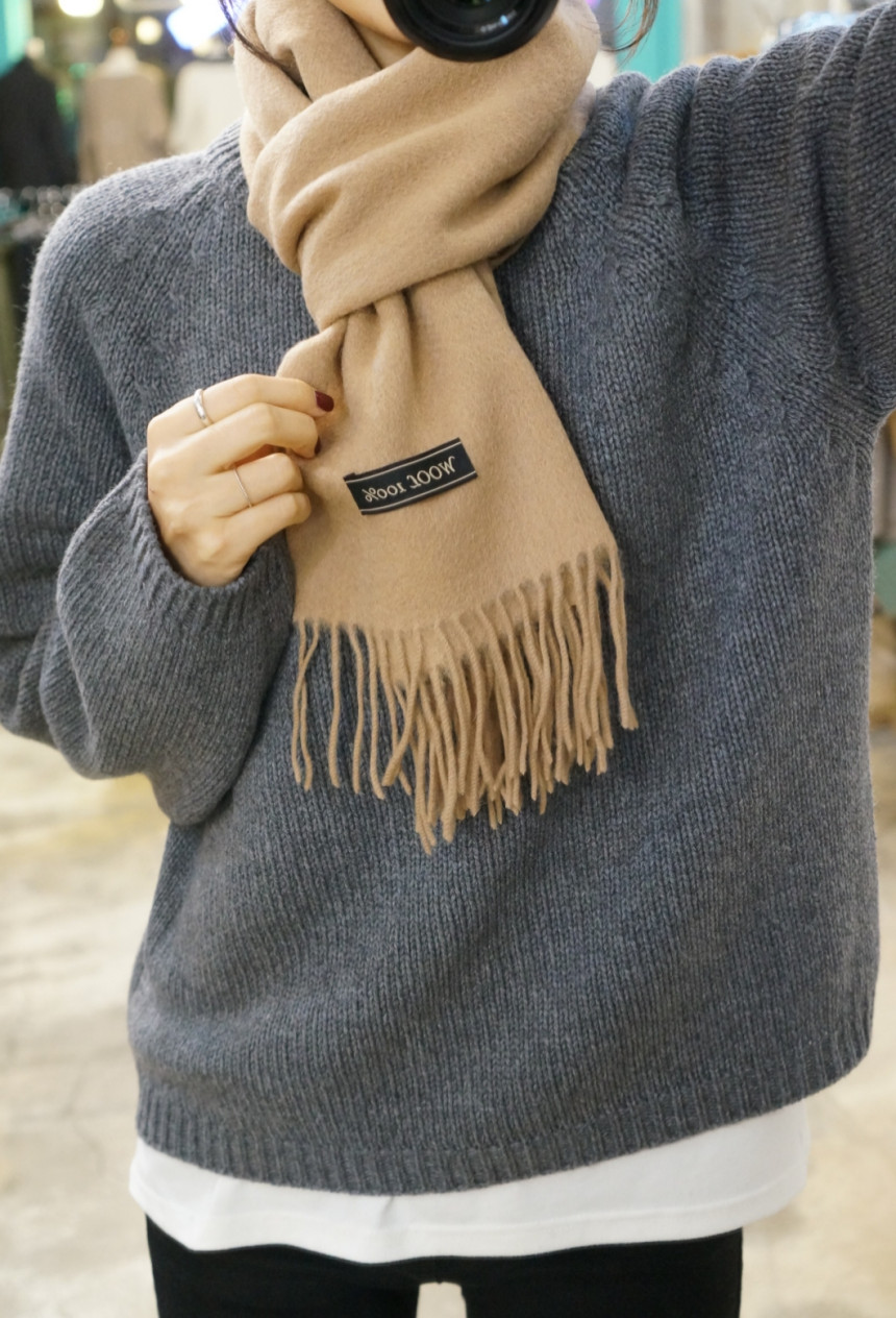 Plain wool muffler Trend styling Neat modern sensi