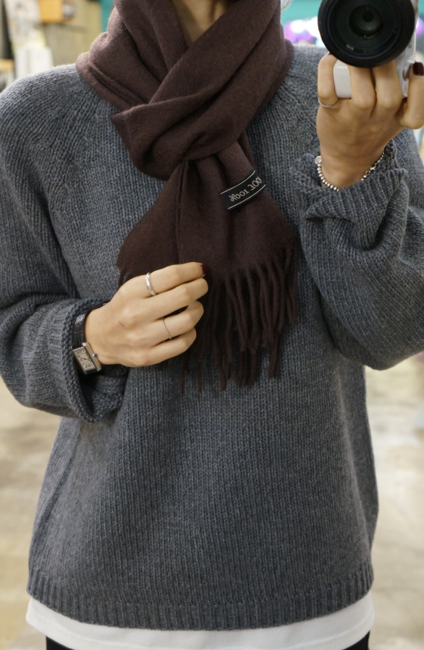 Plain wool muffler Trend styling Neat modern sensi
