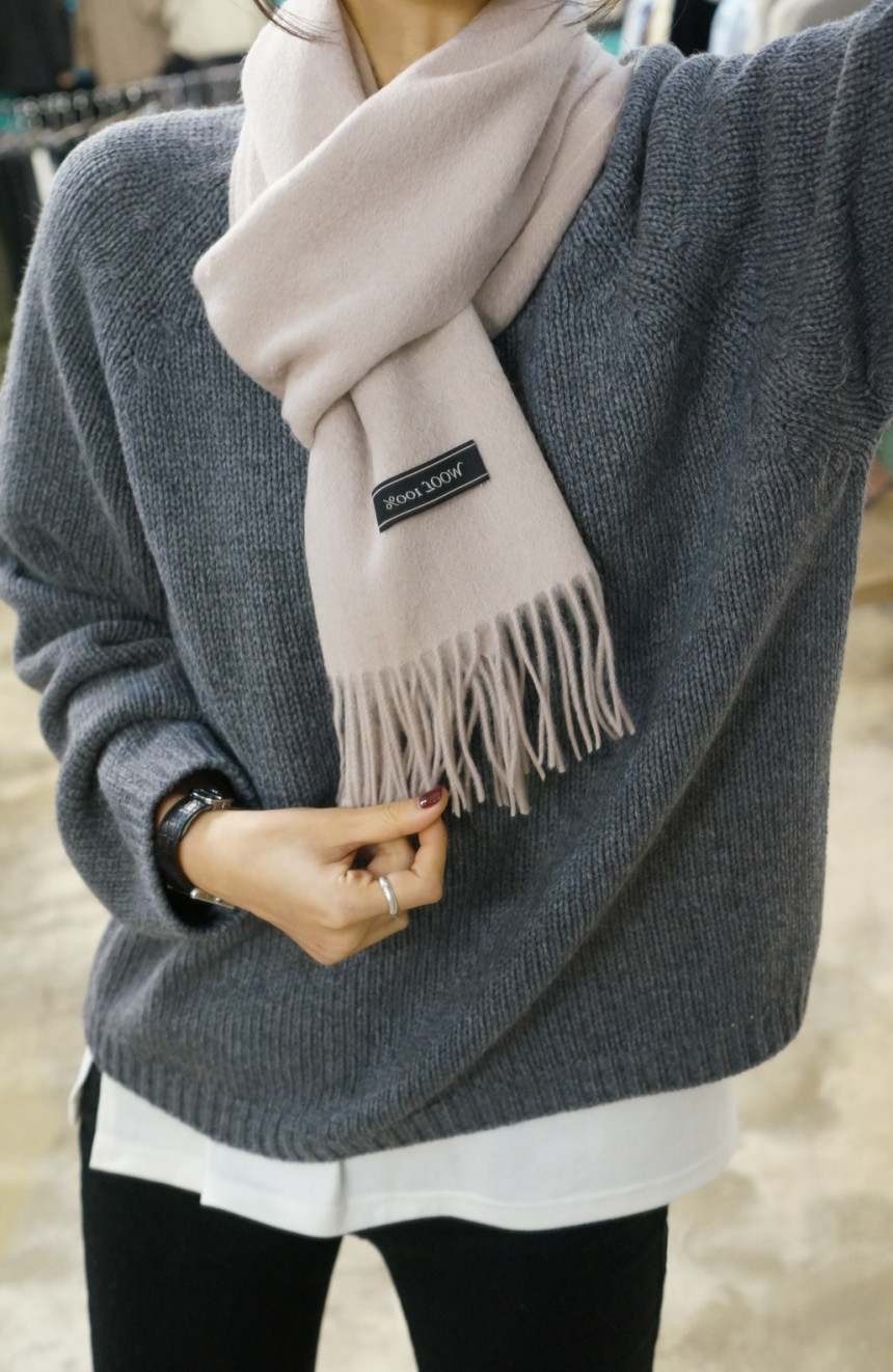 Plain wool muffler Trend styling Neat modern sensi