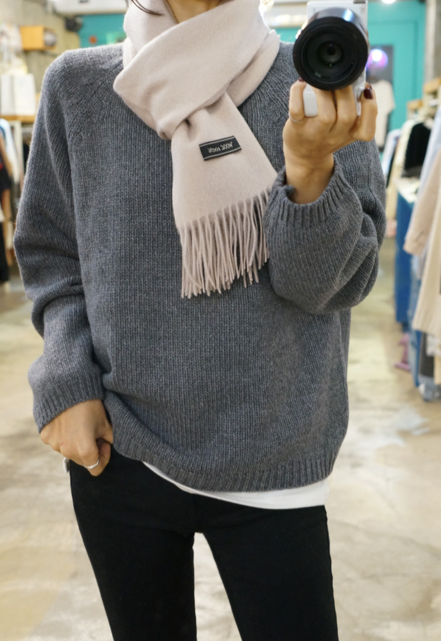 Plain wool muffler Trend styling Neat modern sensi