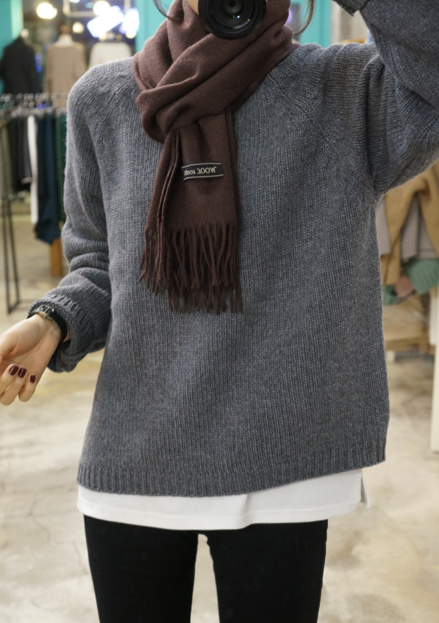 Plain wool muffler Trend styling Neat modern sensi