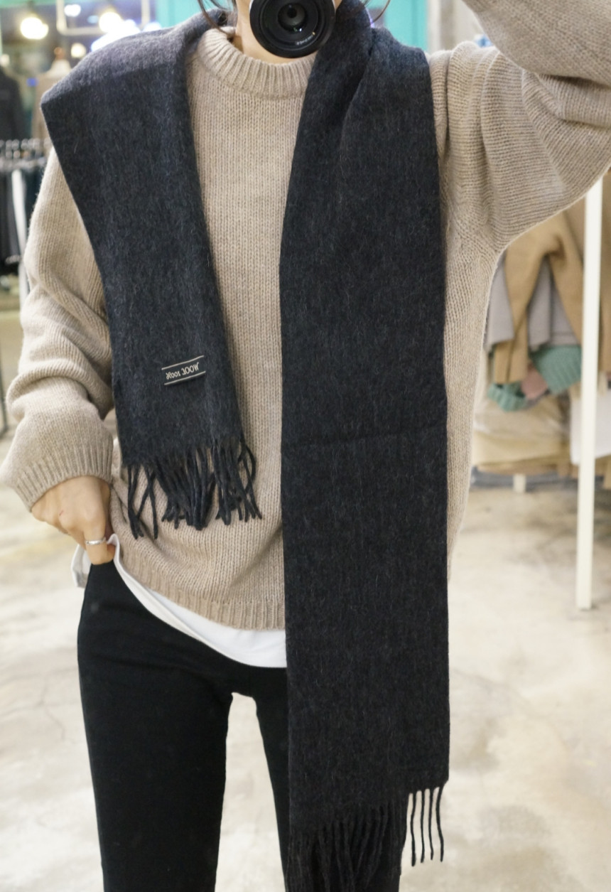 Plain wool muffler Trend styling Neat modern sensi