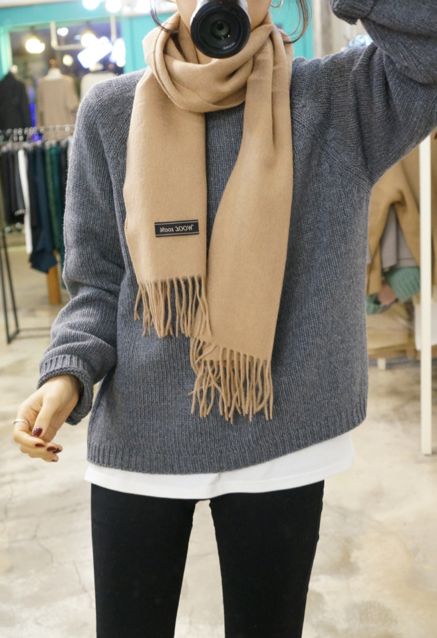Plain wool muffler Trend styling Neat modern sensi
