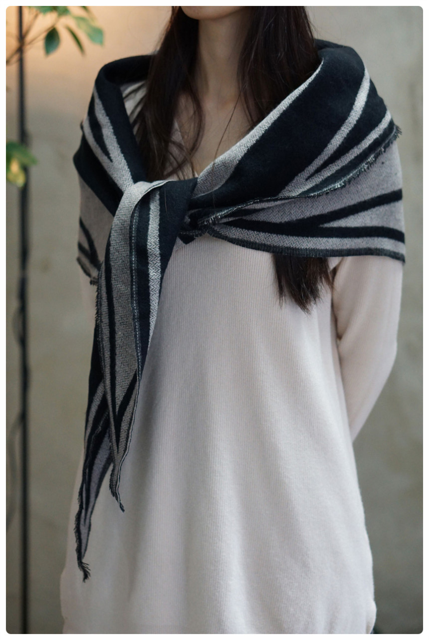 Modern rhombus shawl muffler woman lady clothes un