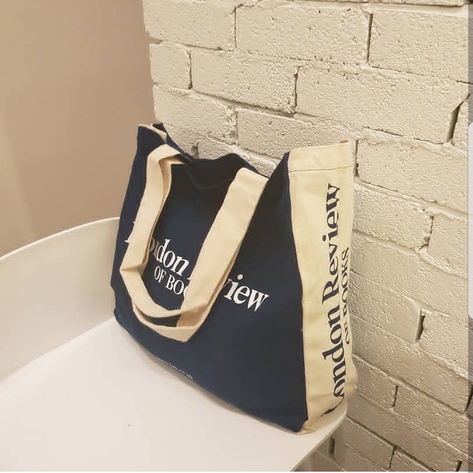 <b><p>London Review of Books Eco Bag Navy Genuine</p></b><b><p>ロンドンレビューオブブックスエコバックネイビー本物 런던에코백 리뷰오브북스 백네이비</p></b><br /><br /><p align='center'>