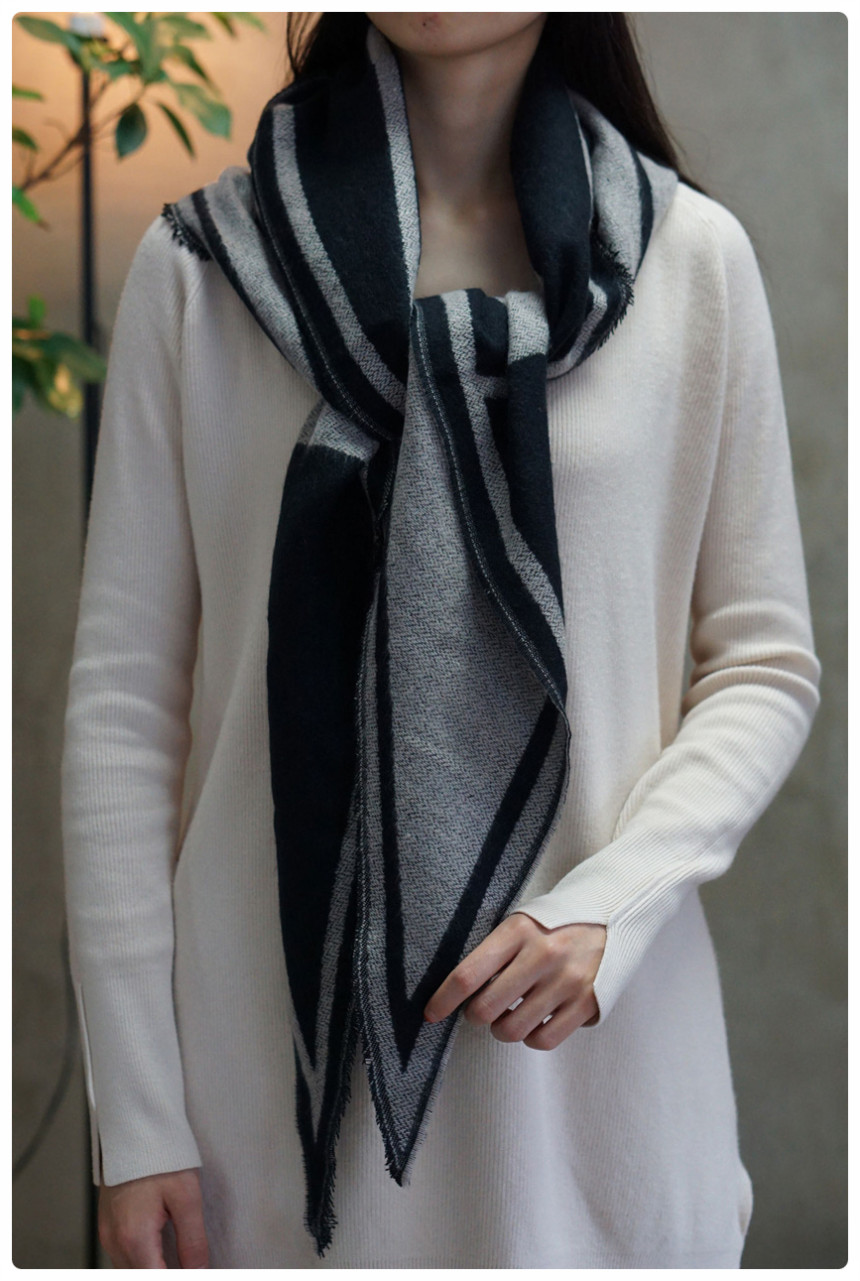 Modern rhombus shawl muffler woman lady clothes un