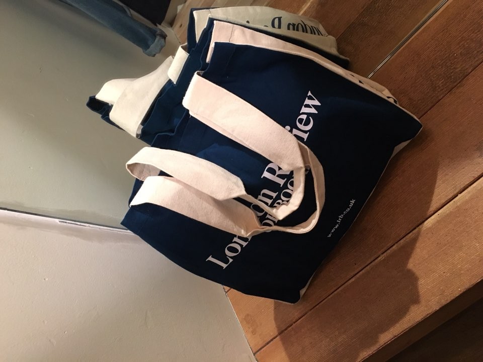<b><p>London Review of Books Eco Bag Navy Genuine</p></b><b><p>ロンドンレビューオブブックスエコバックネイビー本物 런던에코백 리뷰오브북스 백네이비</p></b><br /><br /><p align='center'>