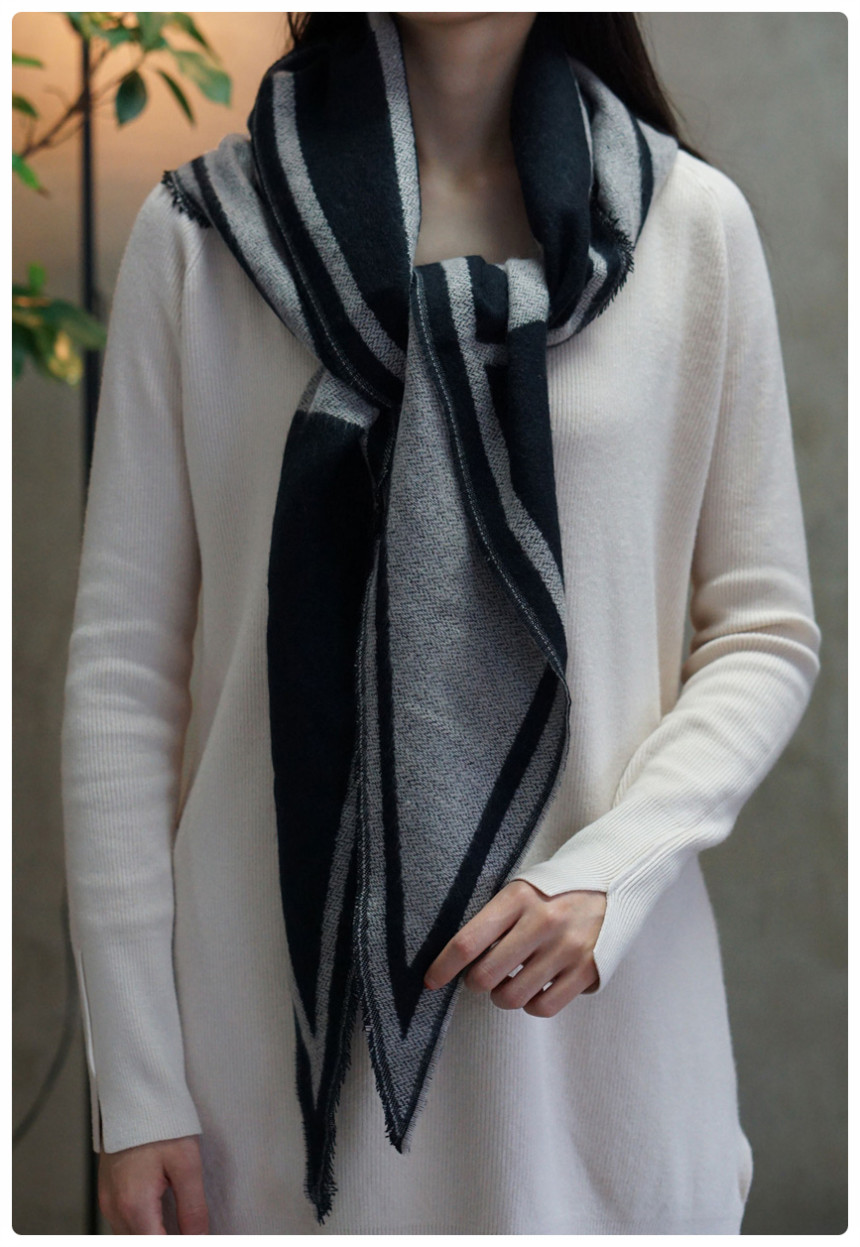 Modern rhombus shawl muffler woman lady clothes un