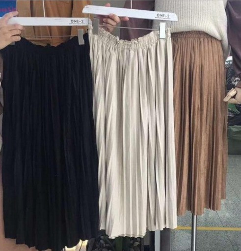 Pleated suede long skirt