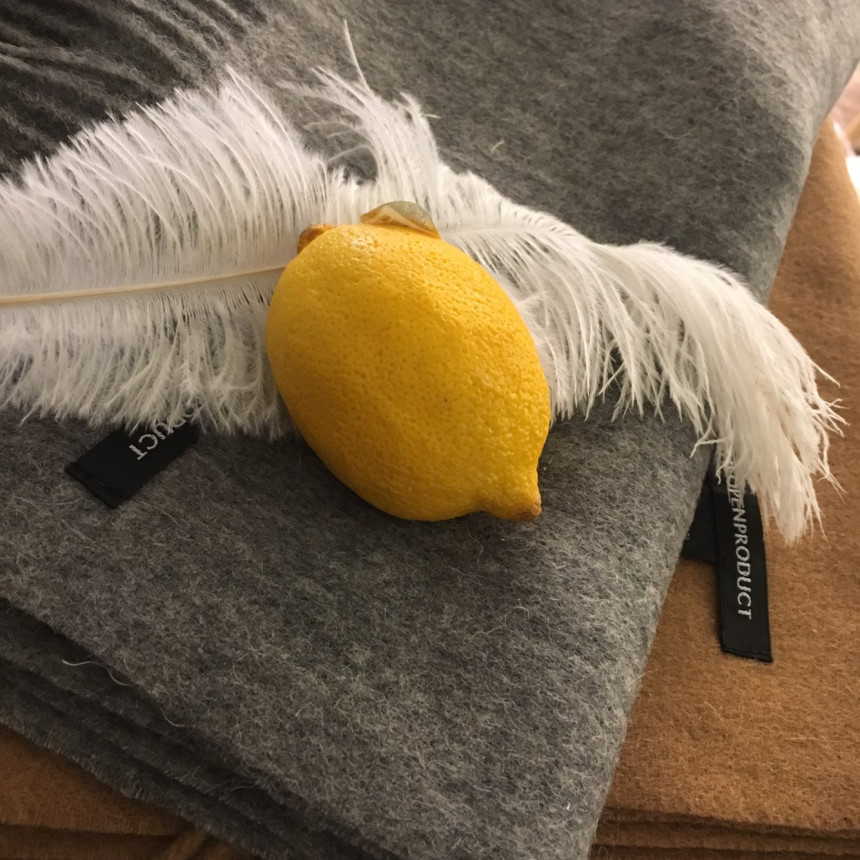 Wool muffler Wool 100 Woman scooping Styling Lovel