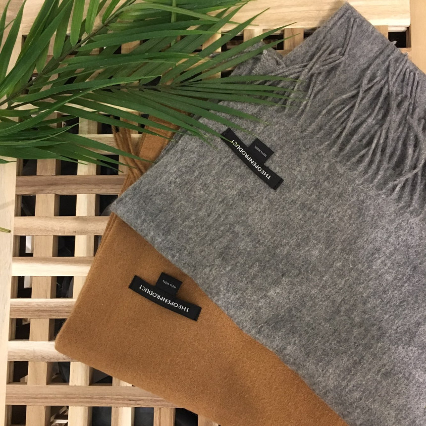 Wool muffler Wool 100 Woman scooping Styling Lovel