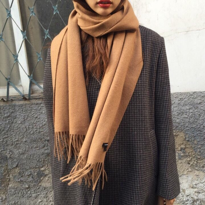 Wool muffler Wool 100 Woman scooping Styling Lovel