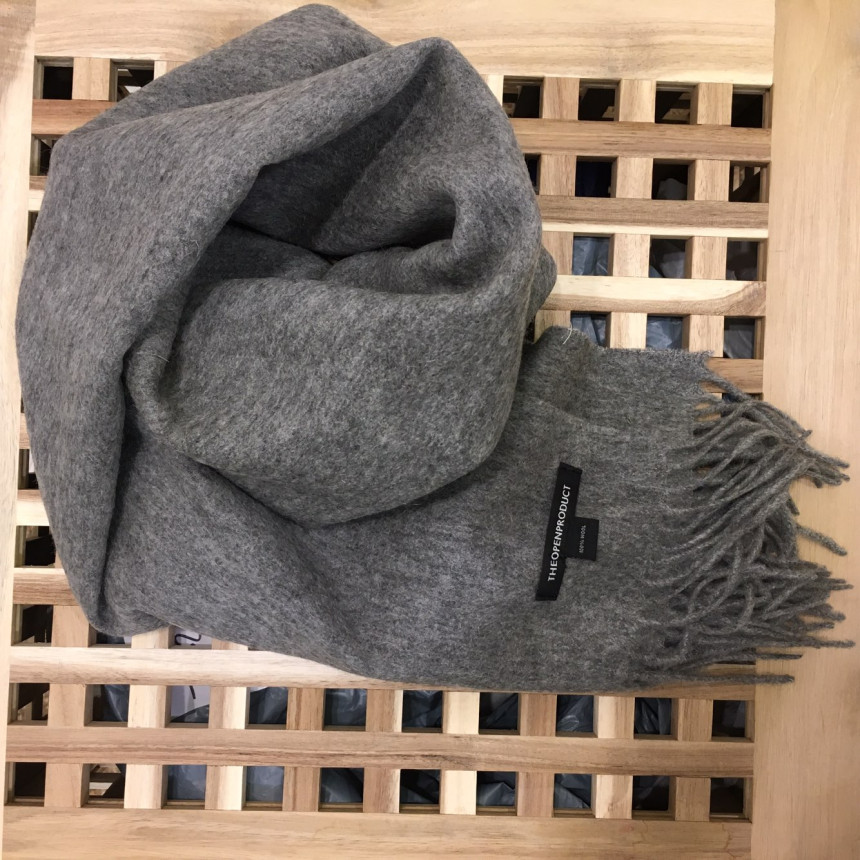Wool muffler Wool 100 Woman scooping Styling Lovel