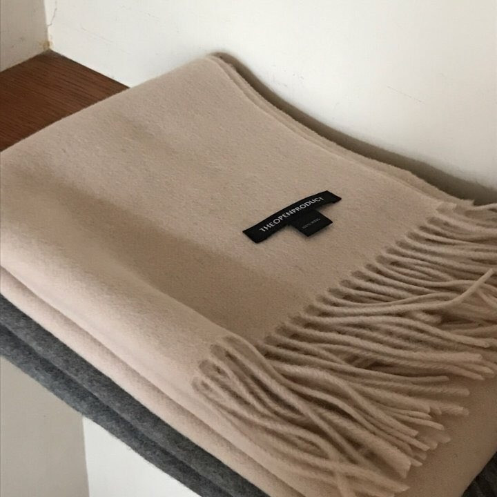 Wool muffler Wool 100 Woman scooping Styling Lovel