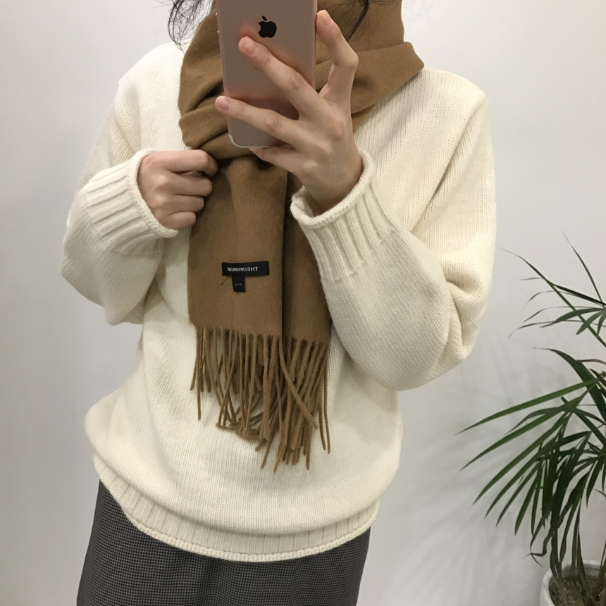 Wool muffler Wool 100 Woman scooping Styling Lovel