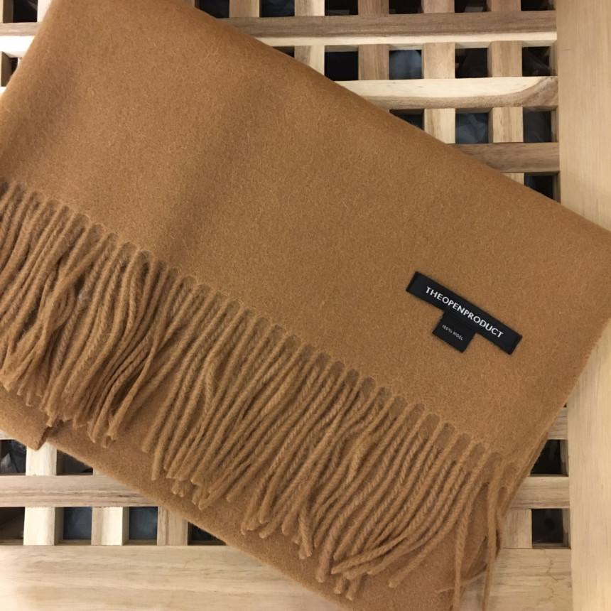 Wool muffler Wool 100 Woman scooping Styling Lovel