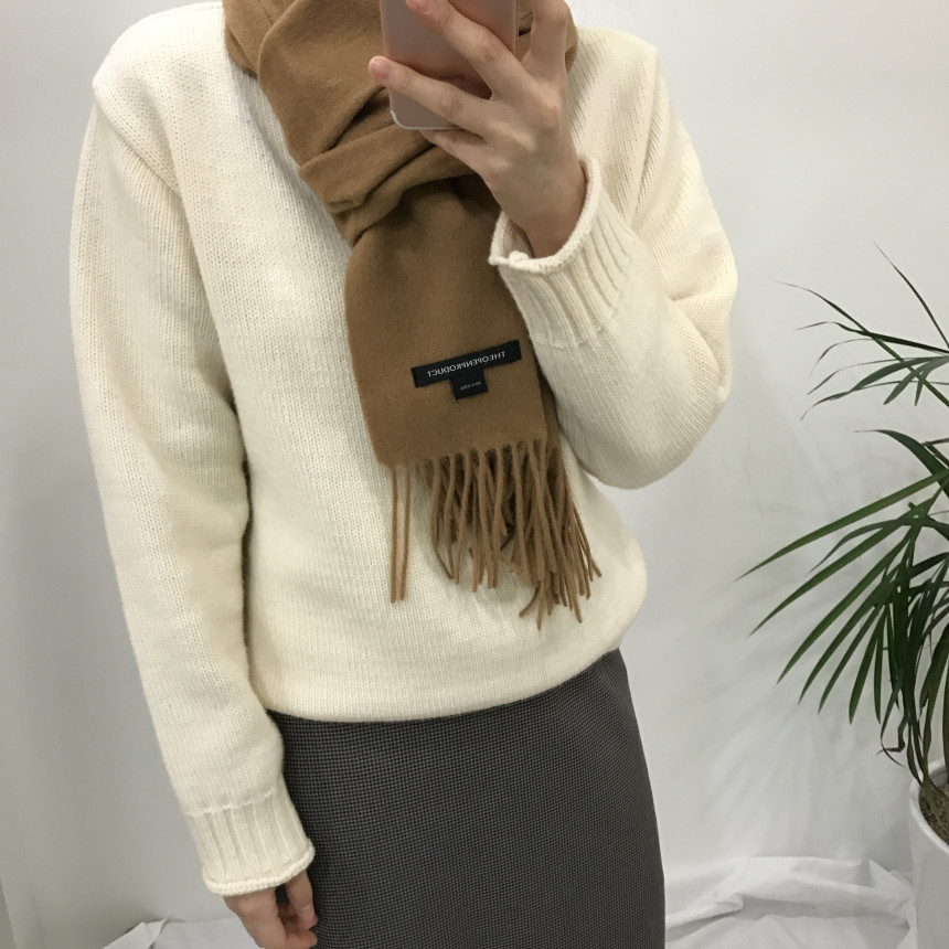 Wool muffler Wool 100 Woman scooping Styling Lovel