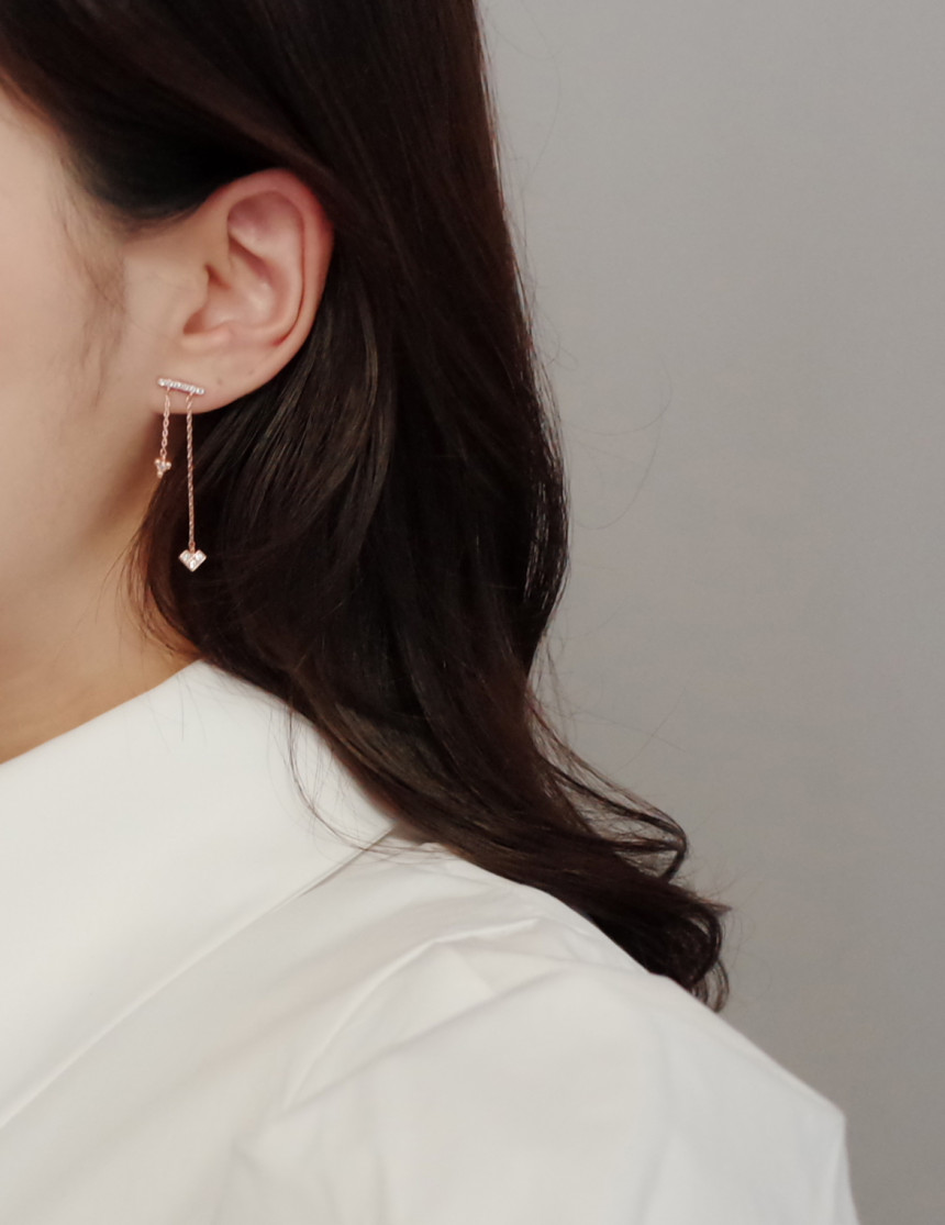 Frisian Horizon Two-Drop Two-Sided Symmetrical Ear