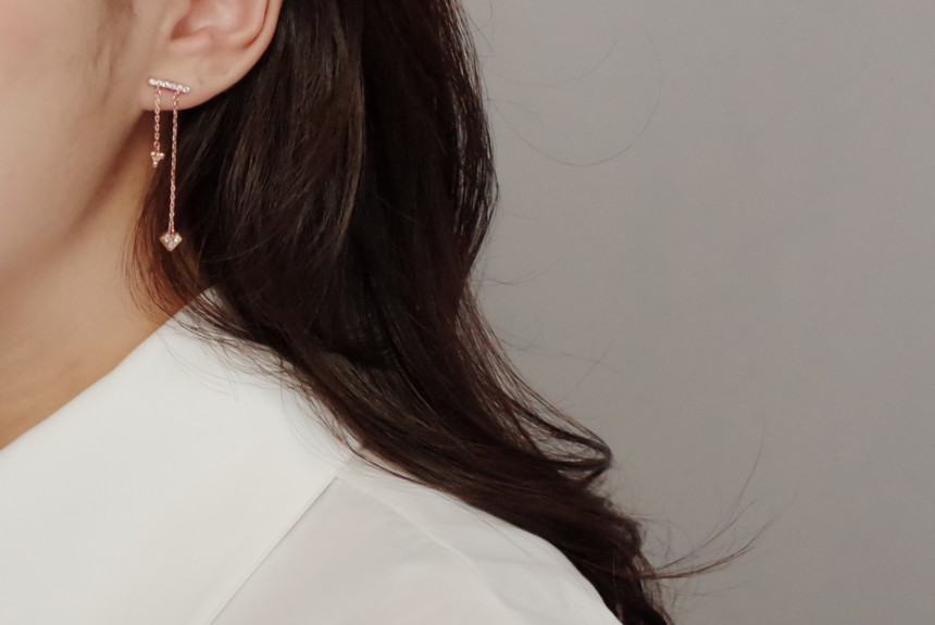 Frisian Horizon Two-Drop Two-Sided Symmetrical Ear