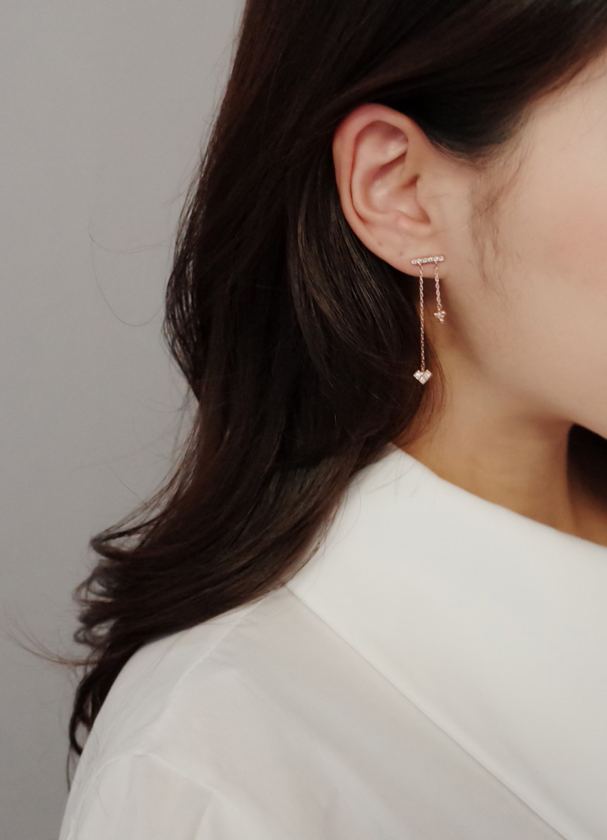 Frisian Horizon Two-Drop Two-Sided Symmetrical Ear