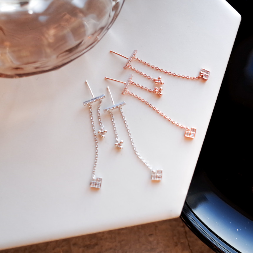 Frisian Horizon Two-Drop Two-Sided Symmetrical Ear