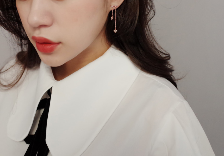 Frisian Horizon Two-Drop Two-Sided Symmetrical Ear