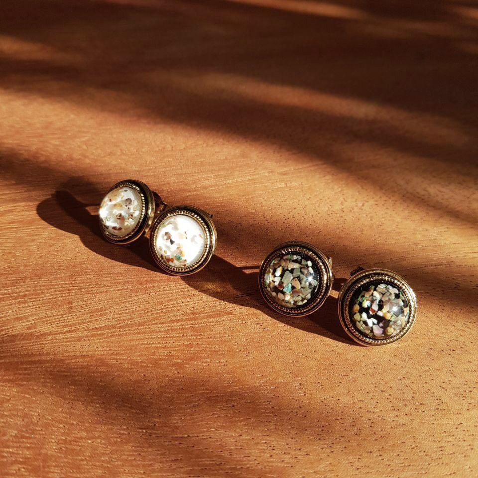 Herschel Mother-of-pearl Antique earrings Luxuriou