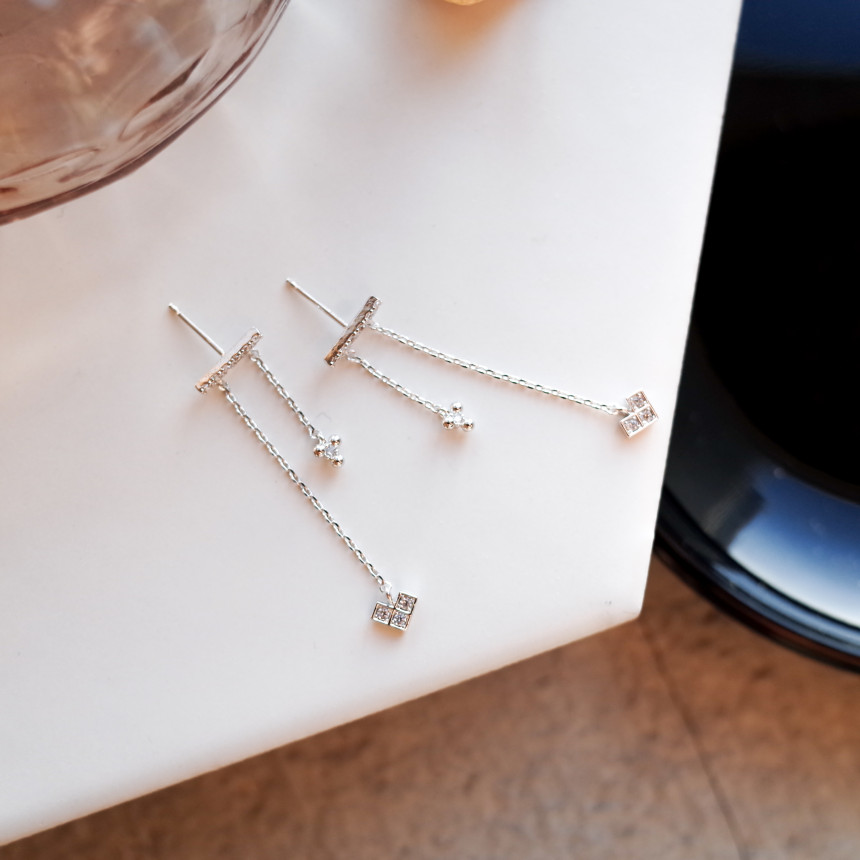 Frisian Horizon Two-Drop Two-Sided Symmetrical Ear