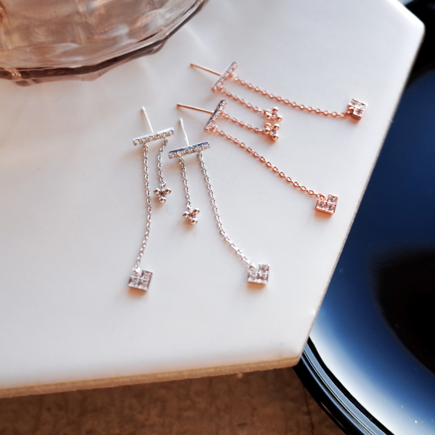 Frisian Horizon Two-Drop Two-Sided Symmetrical Ear