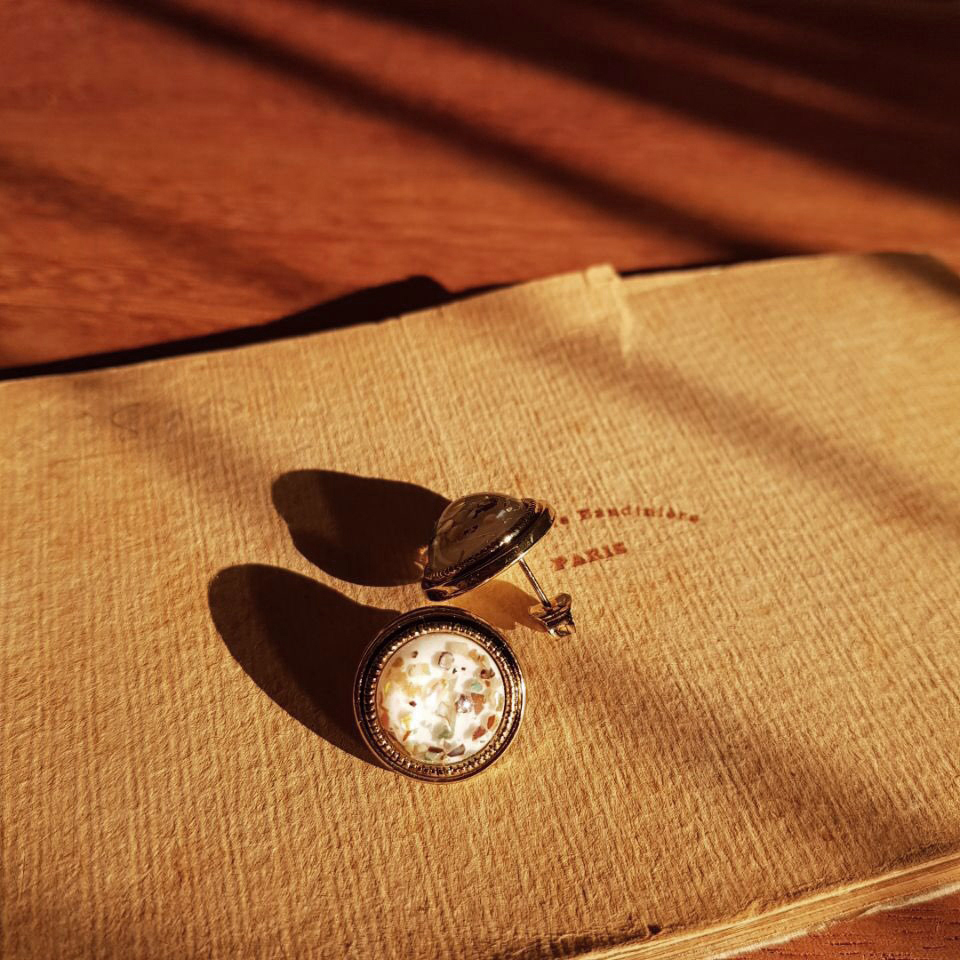 Herschel Mother-of-pearl Antique earrings Luxuriou