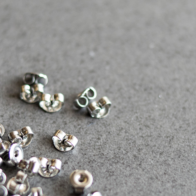 <b><p>Surge Steel silver earring Hatch clu Sicone</p></b><b><p>書かれているカールスチール シルバー イヤリング 後部ストッパー クラッチ シリコン装飾</p></b><br /><br /><p align='center'>