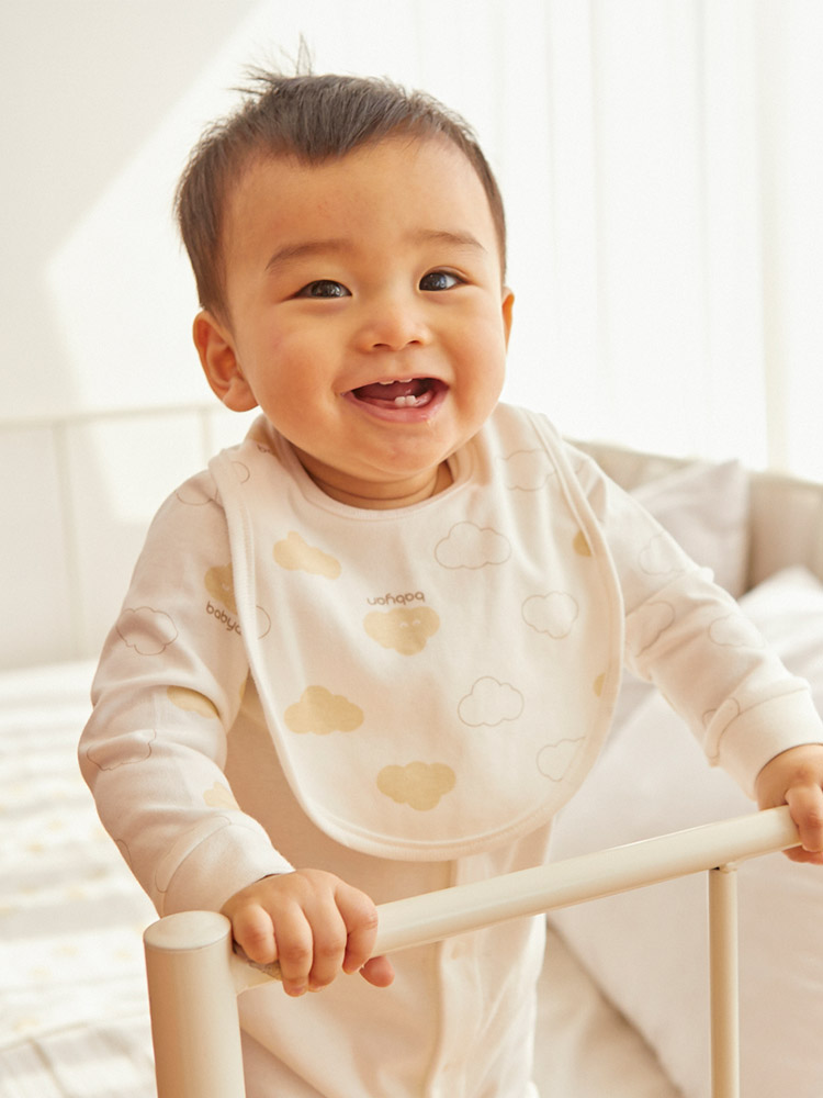 베이비앙 국내산 무형광 신생아 아기 심볼라인 구름이 턱받이