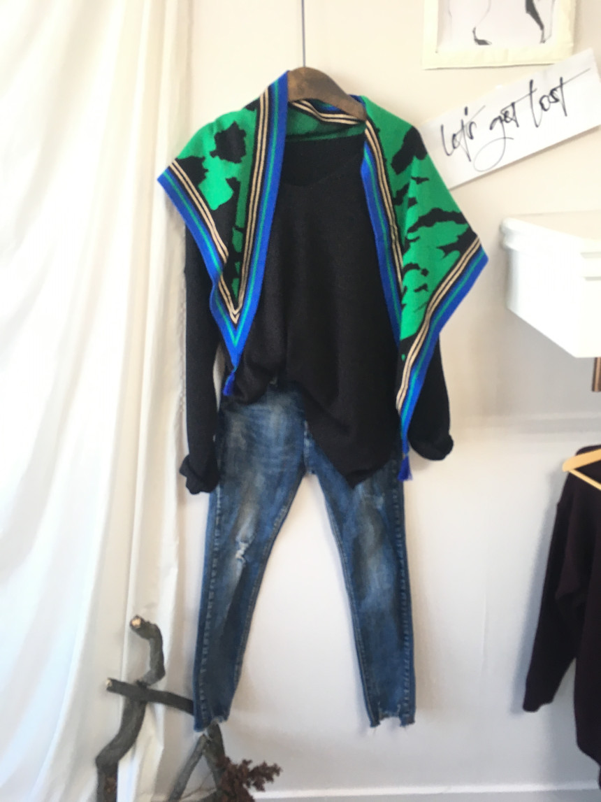 Leopard muffler wool tassel scarf shawl stand out 