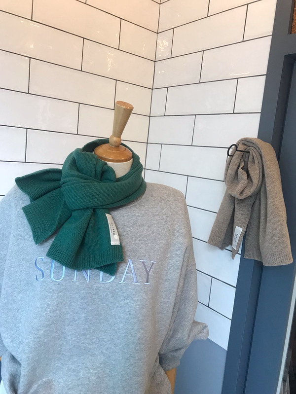 Plain knit muffler
