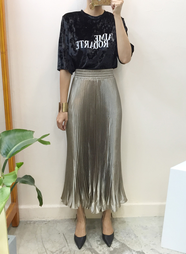 Pearl Pleated Long Skirt