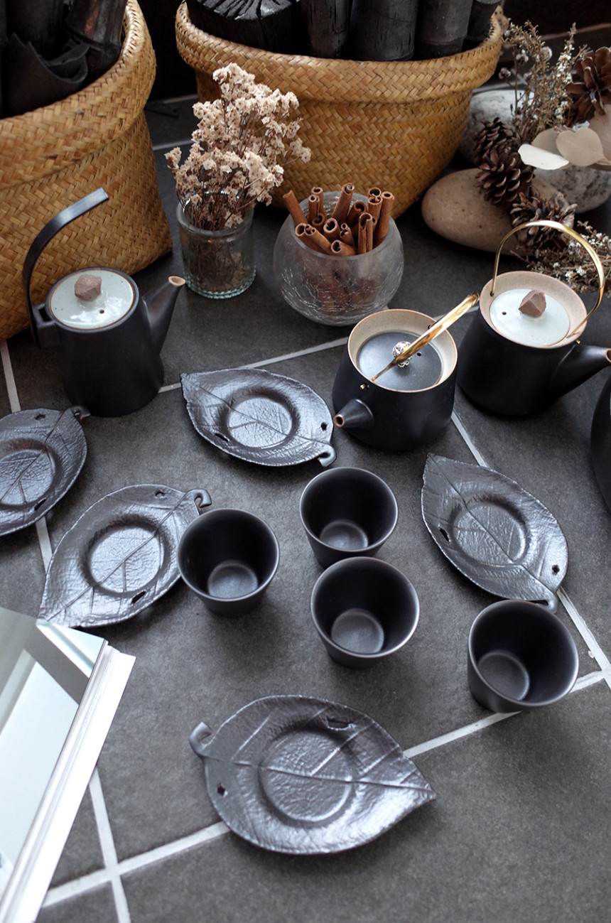 Blanche dark brown small stones vintage green tea 