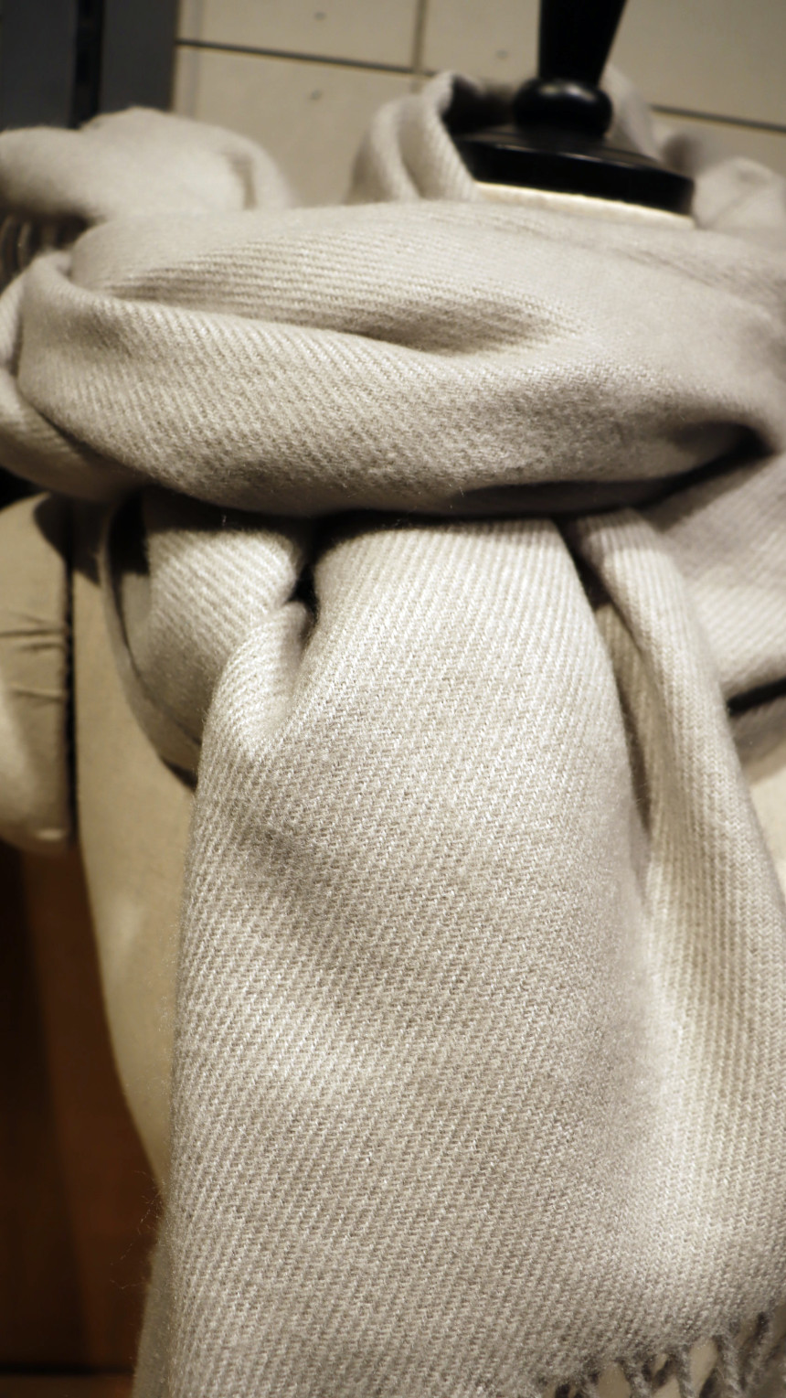 Wool Touch Surgical Muffler 7col Clean and stylish