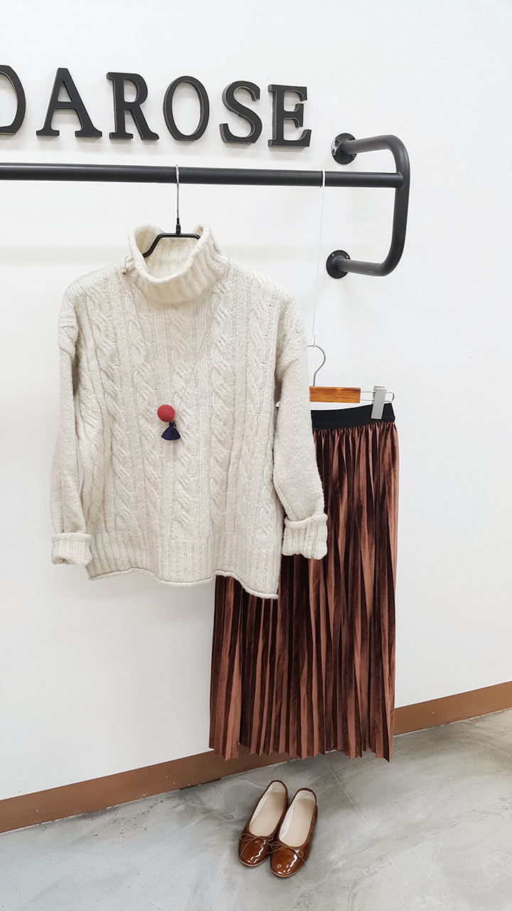 Velvet Pleated Long Skirt