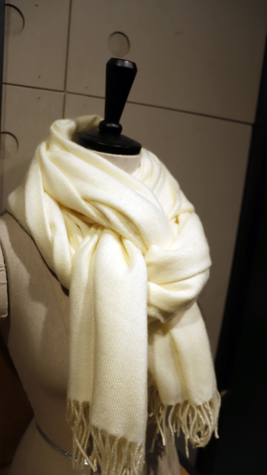 Wool Touch Surgical Muffler 7col Clean and stylish