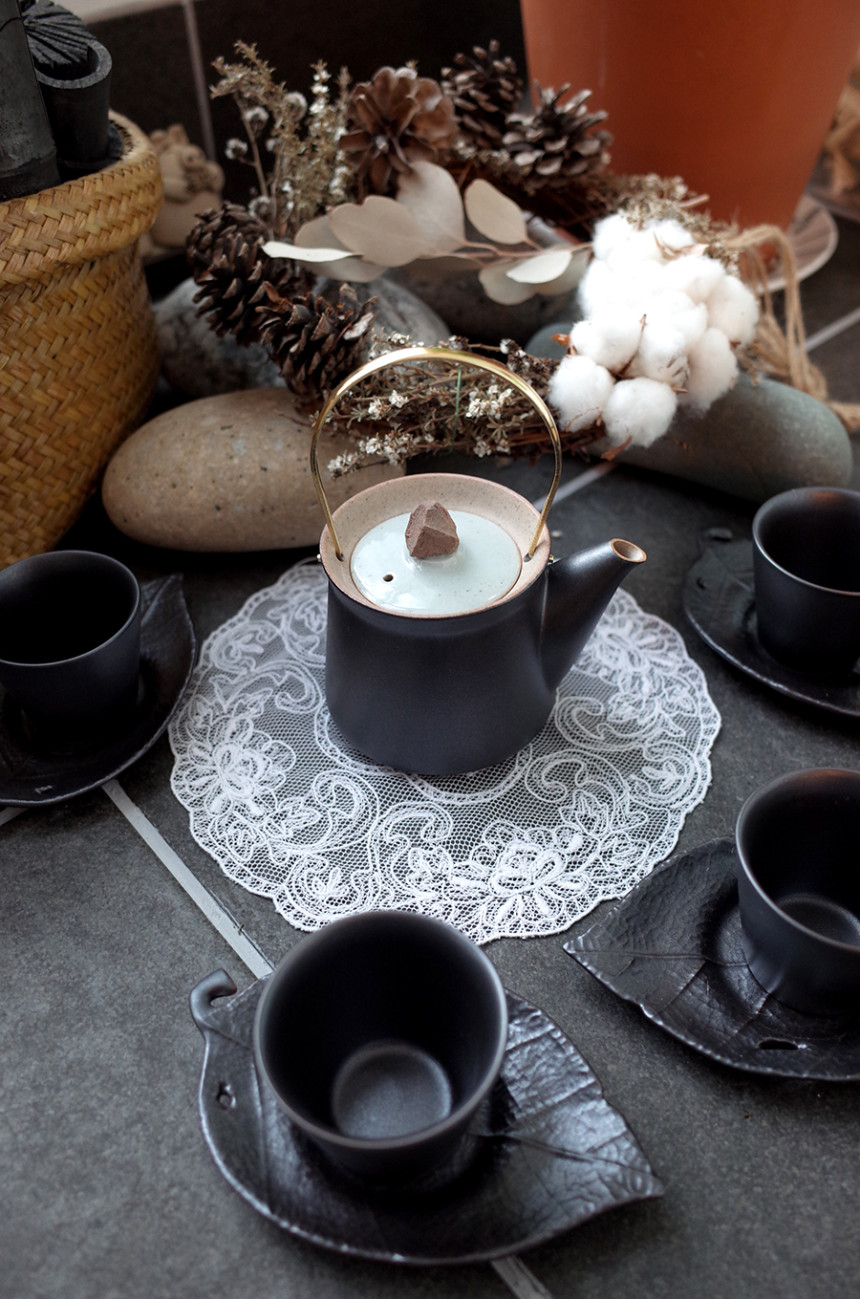 Blanche dark brown small stones vintage green tea 