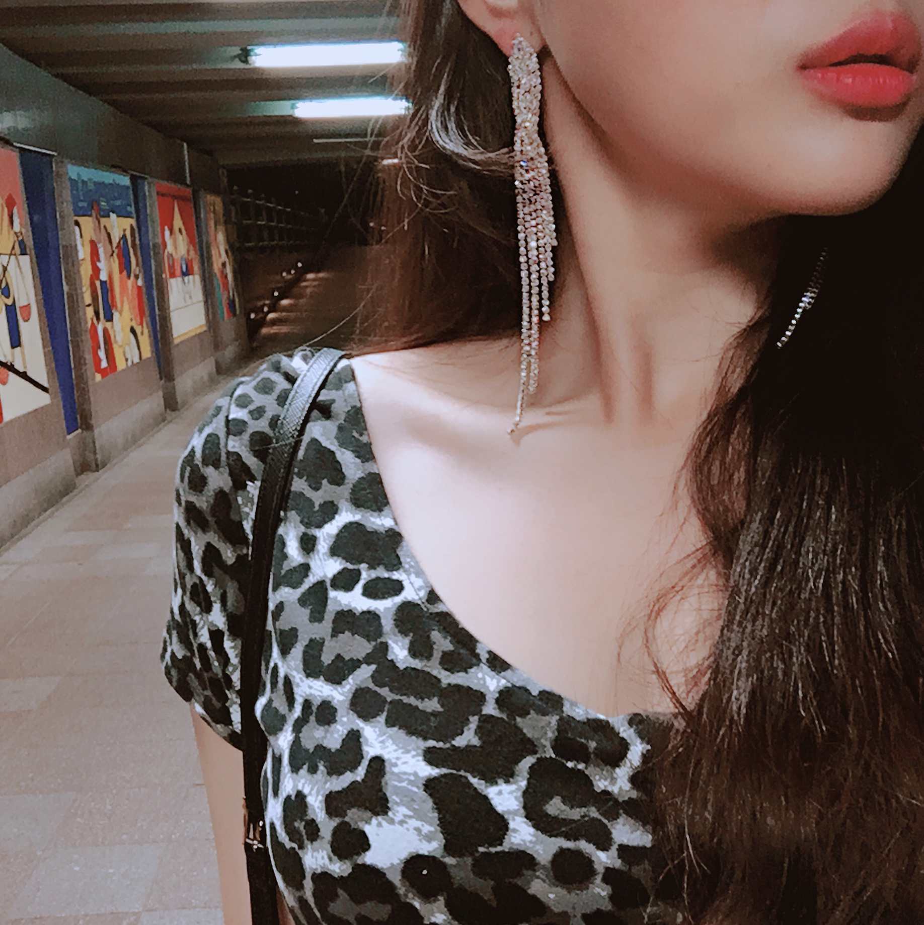 Opal long-sleeved unlined long-drop earrings in fe