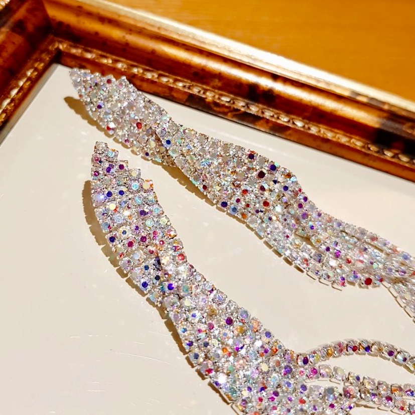 Opal long-sleeved unlined long-drop earrings in fe