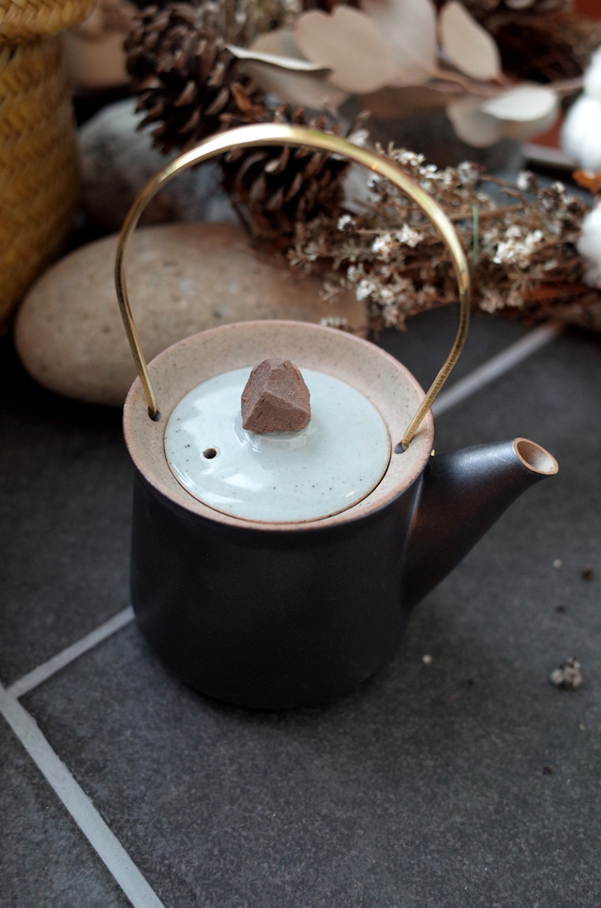 Blanche dark brown small stones vintage green tea 