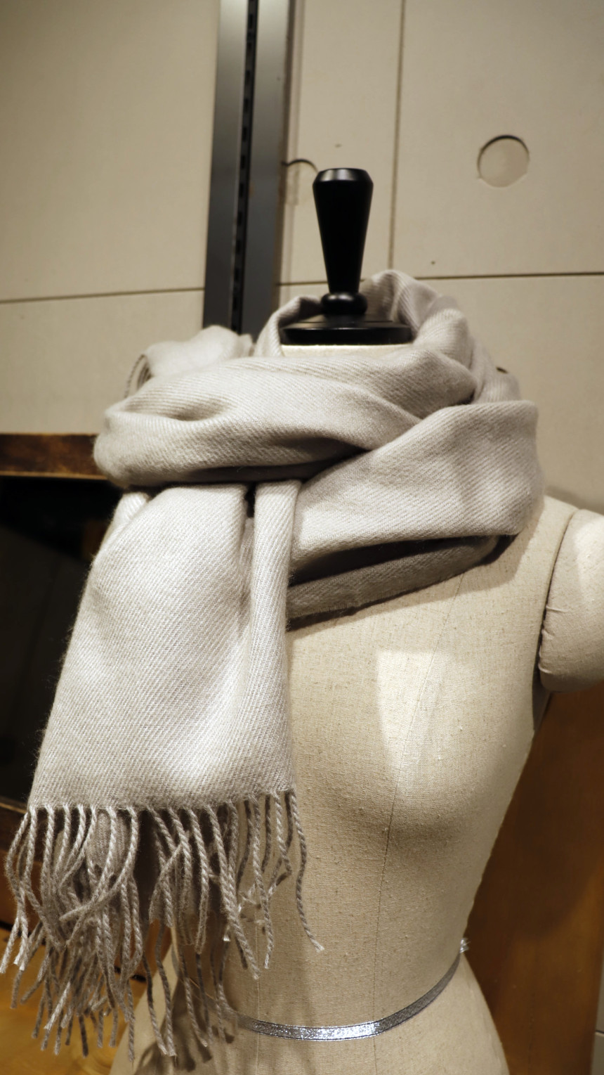Wool Touch Surgical Muffler 7col Clean and stylish