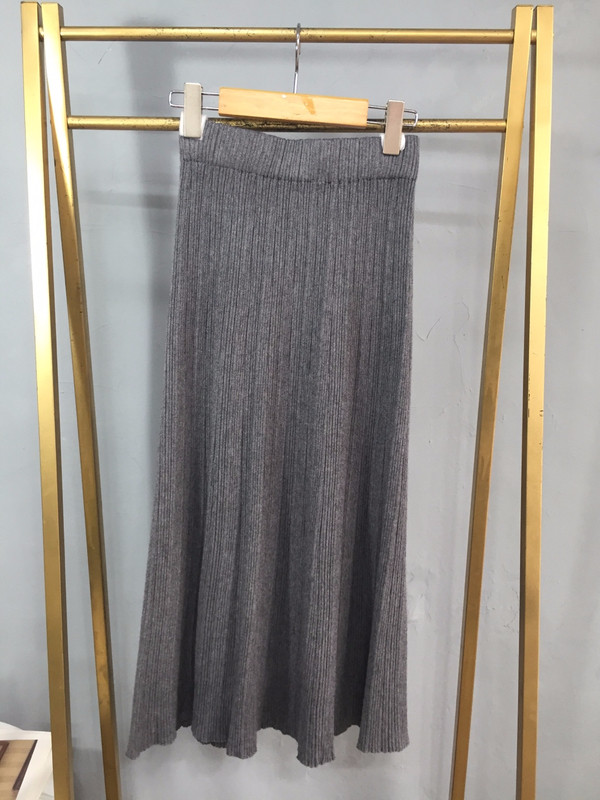 Knit long-sleeved long skirt